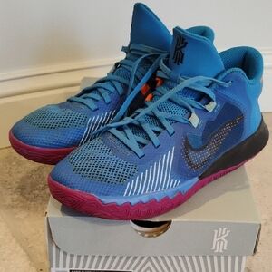 Nike Kyrie Irving Basketball Shoes